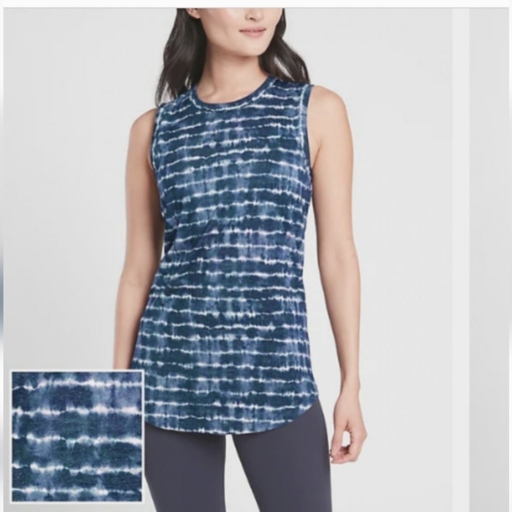 Athleta Blue and White Tie-Dye Sleeveless Tank Top- size S